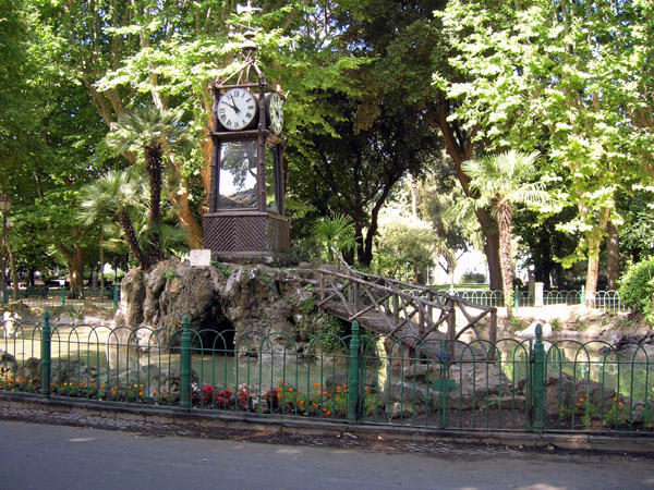 passeggiata_del_pincio_l_orologio_ad_acqua_gallery.jpg